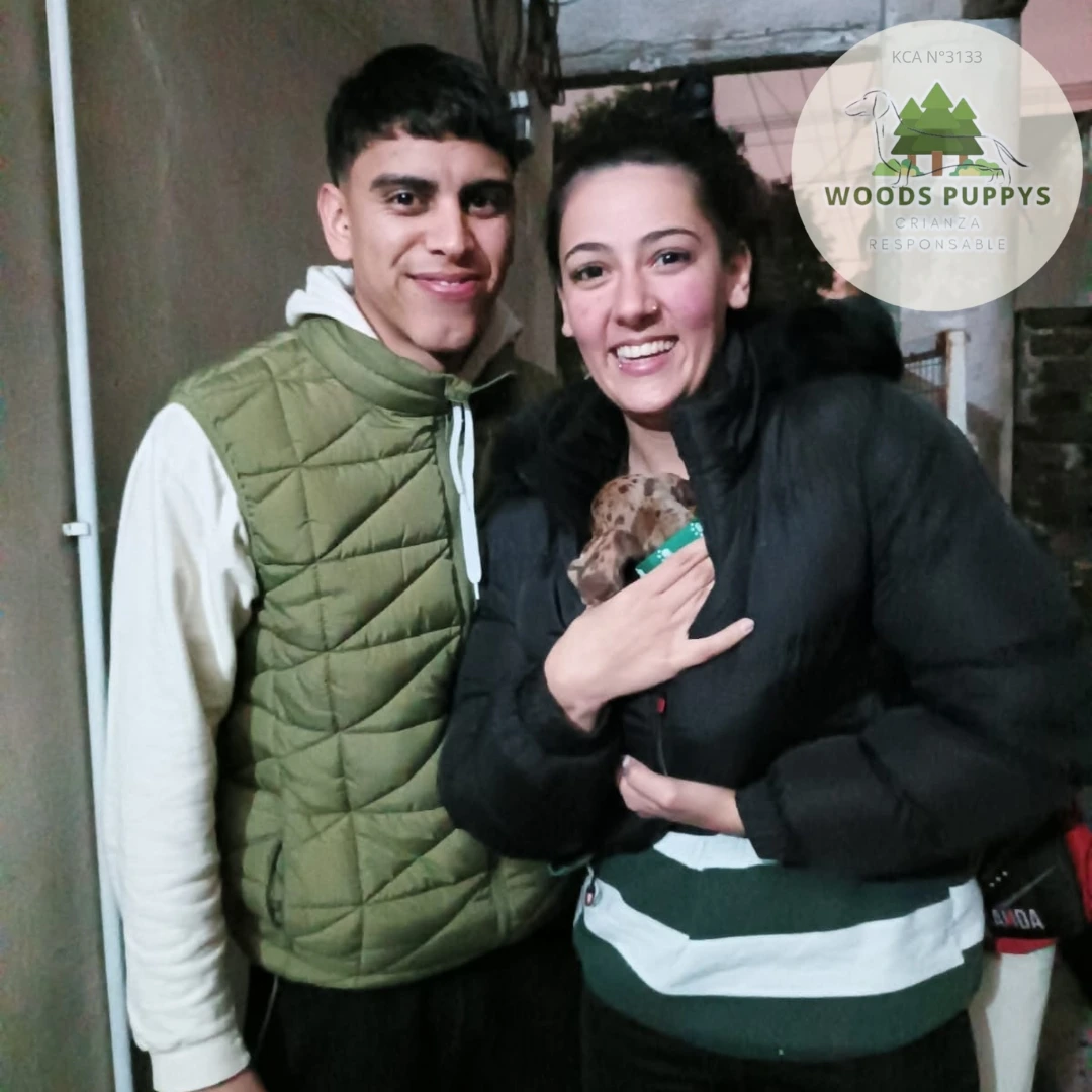 Cachorro con su nueva familia